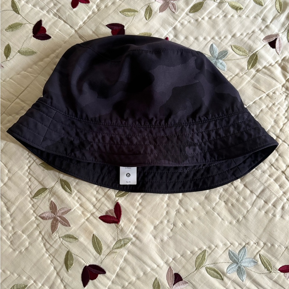Lululemon reversible Black Bucket Hat